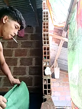 Andres123cv online show from April 25, 2026, 4:37 pm