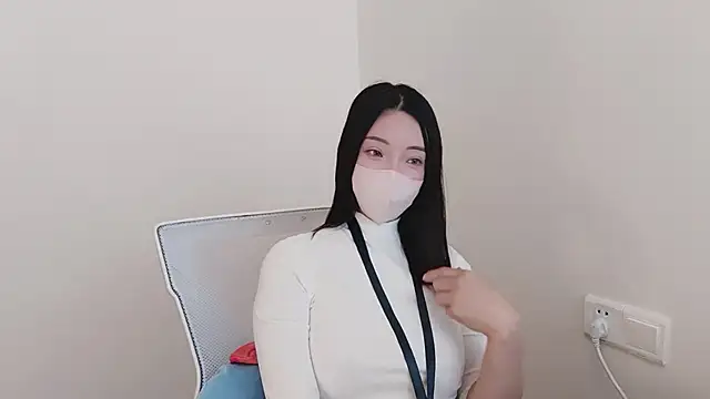 Lucky-kaka999 online show from June 1, 2026, 4:35 am