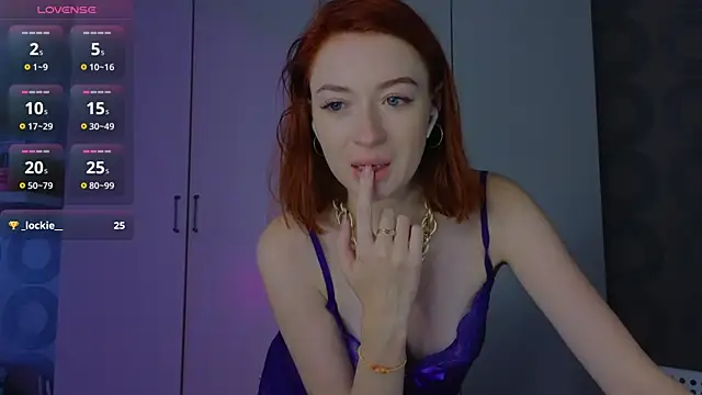 Snapshot of Cuteroxyfoxy chatting on June 4, 2026, 5:12 am Cuteroxyfoxy online show from June 4, 2026, 5:12 am