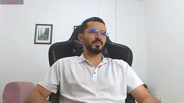 Massimoo 07 online show from December 2, 2025, 8:32 pm