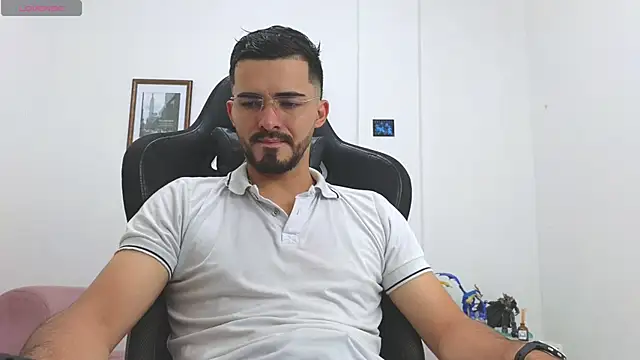 Massimoo 07 online show from November 6, 2025, 8:02 pm