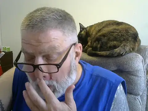 Snapshot of viejo_oso chatting on October 5, 2025, 7:48 pm viejo oso online show from October 5, 2025, 7:48 pm