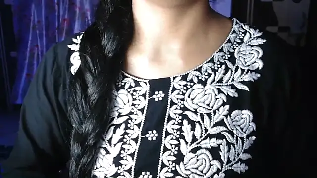 Snapshot of Somiya87 chatting on May 3, 2026, 6:44 pm Somiya87 online show from May 3, 2026, 6:44 pm