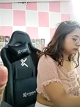 Snapshot of Paulina_mosh chatting on February 20, 2025, 2:24 pm Paulina mosh online show from February 20, 2025, 2:24 pm