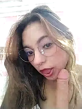 Snapshot of Paulina_mosh chatting on March 7, 2025, 5:28 pm Paulina mosh online show from March 7, 2025, 5:28 pm