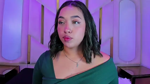 IsabellRodriguez18 online show from April 14, 2026, 3:22 am