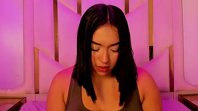 IsabellRodriguez18 online show from May 15, 2026, 3:26 am