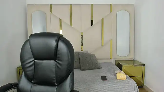 IsabellRodriguez18 online show from October 28, 2025, 3:40 am