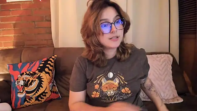 Hazelbrownn2000 online show from October 17, 2025, 11:28 pm