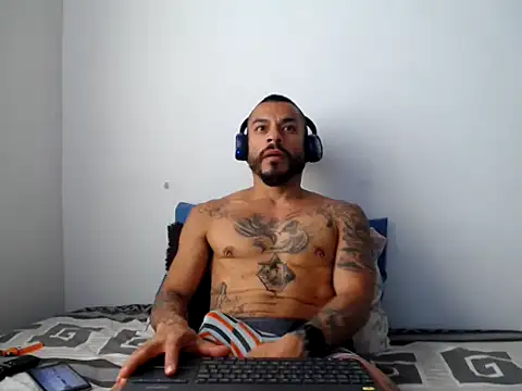 Snapshot of callme_douglas chatting on February 3, 2025, 1:51 pm callme douglas online show from February 3, 2025, 1:51 pm