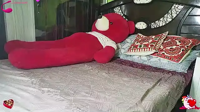 Snapshot of sexyhoney27 chatting on November 15, 2025, 8:40 am sexyhoney27 online show from November 15, 2025, 8:40 am