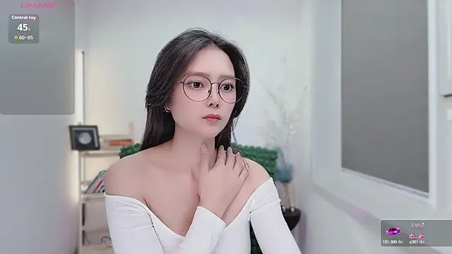 Snapshot of Natasha2025 chatting on September 15, 2025, 1:33 pm Natasha2025 online show from September 15, 2025, 1:33 pm