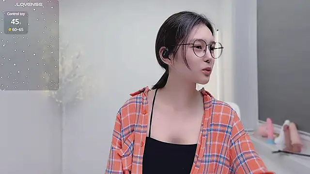 Snapshot of Natasha2025 chatting on March 7, 2025, 5:29 am Natasha2025 online show from March 7, 2025, 5:29 am