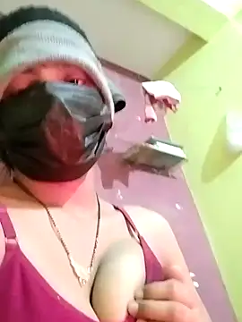 Snapshot of Coupleshow47 chatting on January 8, 2025, 8:39 pm Coupleshow47 online show from January 8, 2025, 8:39 pm