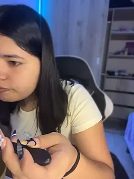 Snapshot of pretty_angela1 chatting on April 18, 2026, 4:37 am pretty angela1 online show from April 18, 2026, 4:37 am