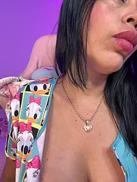 Snapshot of KarolRubi1 chatting on September 28, 2025, 3:24 am KarolRubi1 online show from September 28, 2025, 3:24 am
