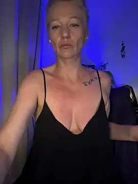Snapshot of AlessasRoom chatting on July 5, 2026, 8:10 am AlessasRoom online show from July 5, 2026, 8:10 am