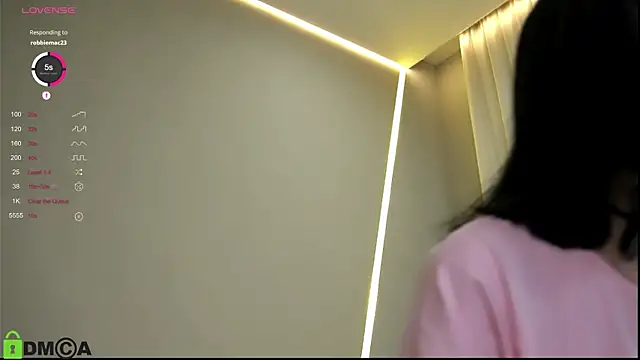 LittleOriana online show from October 26, 2025, 8:31 pm