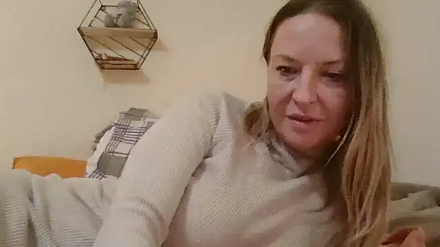 Snapshot of DDnaughty chatting on February 5, 2025, 8:57 pm DDnaughty online show from February 5, 2025, 8:57 pm