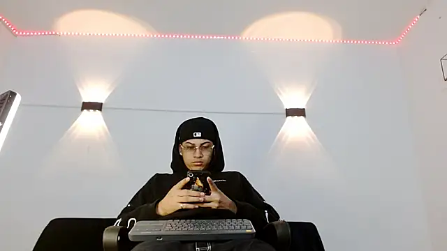 Br4ndxpimm online show from October 25, 2025, 7:47 pm