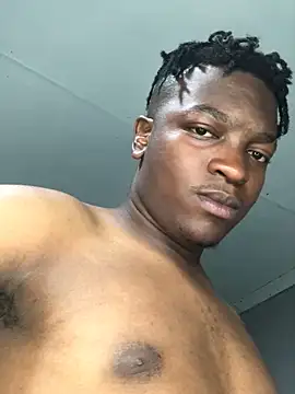 Redfucks333 online show from November 5, 2025, 5:05 pm