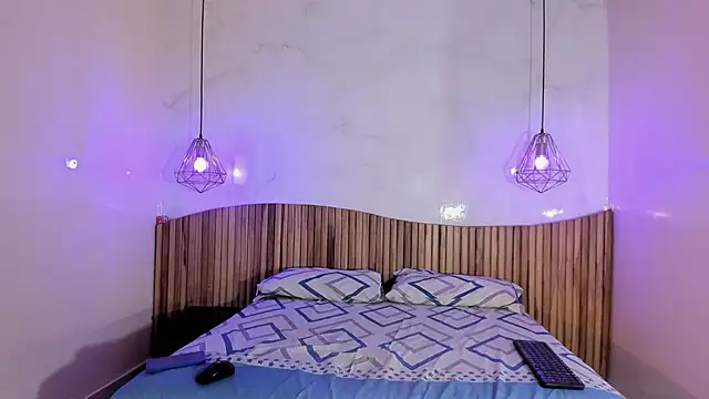 Snapshot of Maxi_little chatting on June 18, 2026, 8:03 pm Maxi little online show from June 18, 2026, 8:03 pm