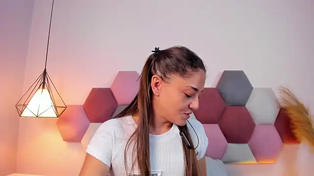 EloiseQuinn online show from October 18, 2025, 1:46 pm