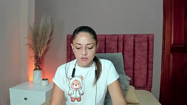 EloiseQuinn online show from November 11, 2025, 1:17 pm