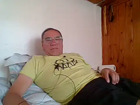 Snapshot of santiagon2015 chatting on January 17, 2025, 6:54 pm santiagon2015 online show from January 17, 2025, 6:54 pm