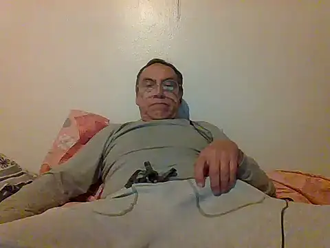 Snapshot of santiagon2015 chatting on December 26, 2024, 2:44 am santiagon2015 online show from December 26, 2024, 2:44 am