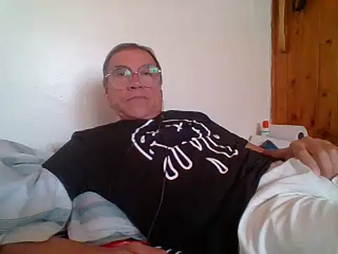 Snapshot of santiagon2015 chatting on February 5, 2025, 5:42 pm santiagon2015 online show from February 5, 2025, 5:42 pm