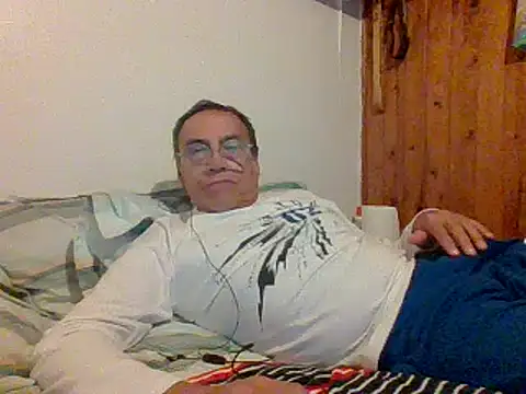 Snapshot of santiagon2015 chatting on February 10, 2025, 2:41 am santiagon2015 online show from February 10, 2025, 2:41 am