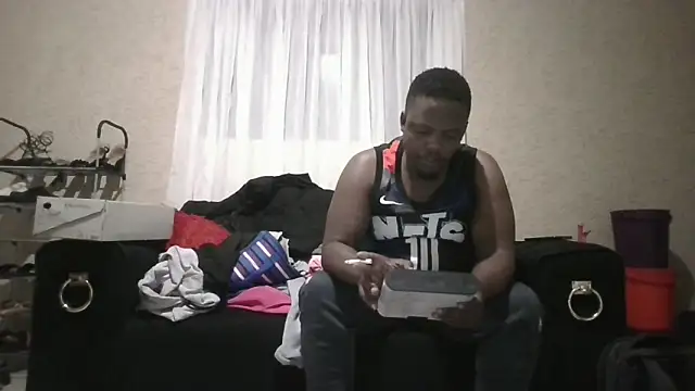 Snapshot of ThamiXX chatting on May 13, 2026, 6:59 pm ThamiXX online show from May 13, 2026, 6:59 pm