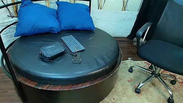 MarcoVitto online show from October 5, 2025, 11:34 am