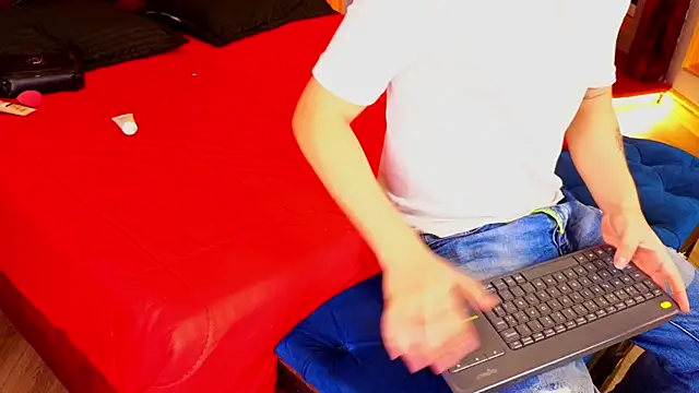 MarcoVitto online show from October 10, 2025, 11:44 am