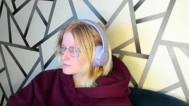 ElizabethHarpper online show from November 26, 2025, 1:16 am