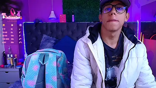 Snapshot of RyanPricee chatting on February 14, 2026, 1:06 am RyanPricee online show from February 14, 2026, 1:06 am