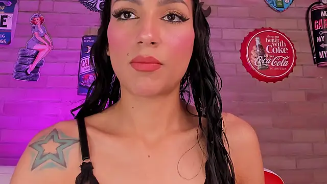 Snapshot of miss___evangeline chatting on December 5, 2025, 2:32 am miss evangeline online show from December 5, 2025, 2:32 am