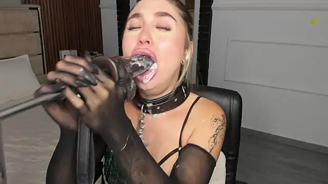 Snapshot of EmiilyHendriixx chatting on January 31, 2025, 1:54 am EmiilyHendriixx online show from January 31, 2025, 1:54 am