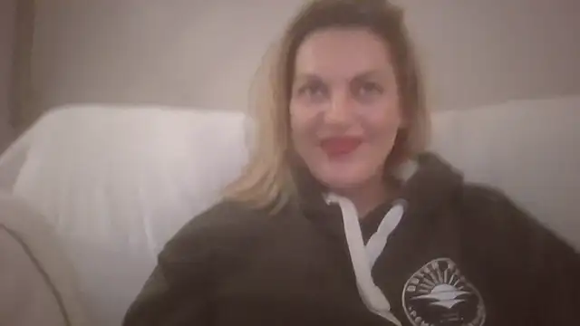 Snapshot of Gigi-Honey chatting on December 4, 2025, 10:42 pm Gigi-Honey online show from December 4, 2025, 10:42 pm