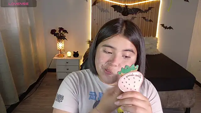 Snapshot of michell_petty01 chatting on October 15, 2025, 4:48 pm michell petty01 online show from October 15, 2025, 4:48 pm
