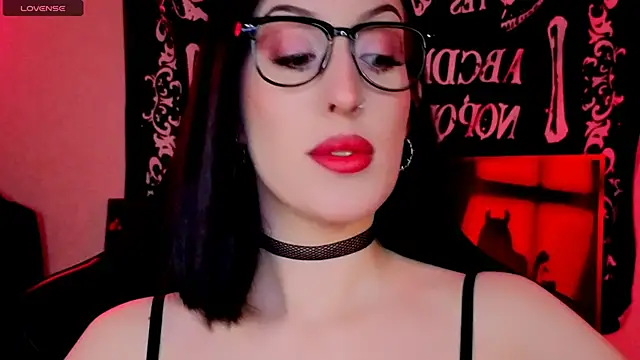 Miss Alice   online show from June 17, 2026, 11:14 pm