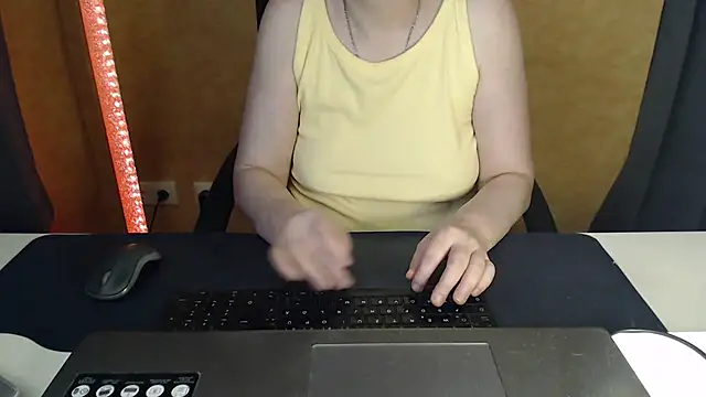 Snapshot of Sweet_Phoenix chatting on May 23, 2026, 11:42 am Sweet Phoenix online show from May 23, 2026, 11:42 am