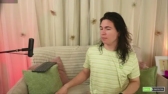 Snapshot of cute_erelis_ chatting on January 13, 2026, 12:15 am cute erelis online show from January 13, 2026, 12:15 am