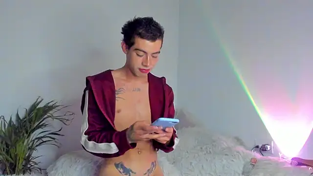 Snapshot of Henophiid chatting on January 12, 2026, 4:30 am Henophiid online show from January 12, 2026, 4:30 am