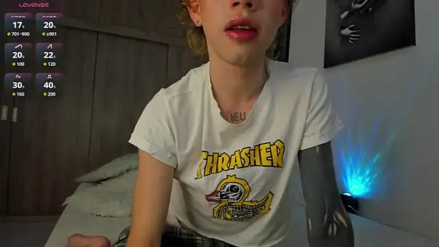 Snapshot of Henophiid chatting on October 25, 2025, 10:58 am Henophiid online show from October 25, 2025, 10:58 am