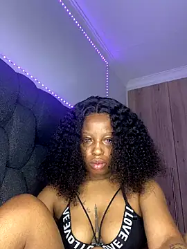 Thando04 online show from October 18, 2025, 6:21 pm