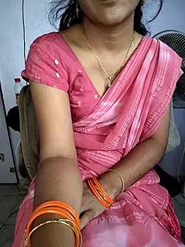 lovelygirl4567 online show from November 11, 2025, 4:18 am