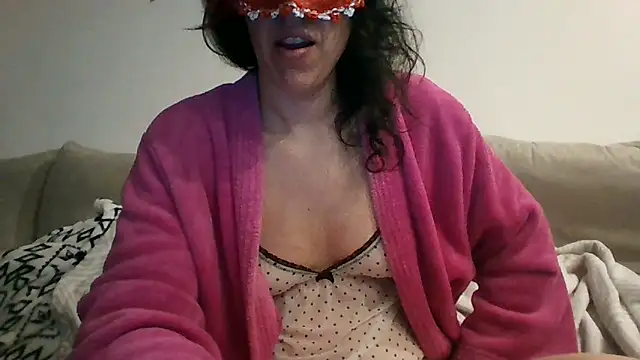 couple-tuga online show from February 16, 2025, 9:49 pm