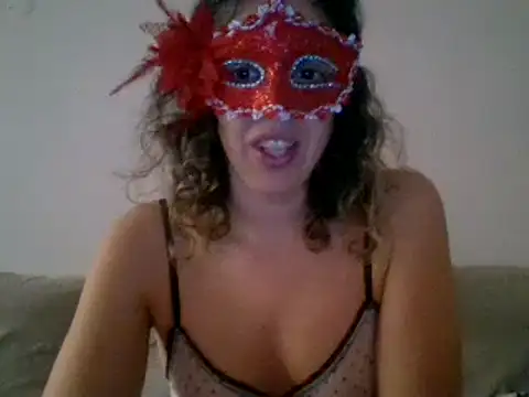 couple-tuga online show from February 7, 2025, 11:24 pm